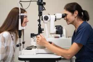 NOS MÉDECINS DE TOUTES SPÉCIALISTES SONT CHOISIS PARMIS LES PLUS COMPÉTENTS INTERNATIONAL MEDICAL SERVICE AGENCY