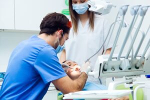 NOS MÉDECINS DE TOUTES SPÉCIALISTES SONT CHOISIS PARMIS LES PLUS COMPÉTENTS INTERNATIONAL MEDICAL SERVICE AGENCY