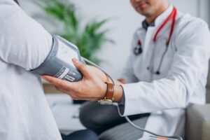NOS MÉDECINS DE TOUTES SPÉCIALISTES SONT CHOISIS PARMIS LES PLUS COMPÉTENTS INTERNATIONAL MEDICAL SERVICE AGENCY