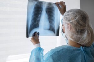 NOS MÉDECINS DE TOUTES SPÉCIALISTES SONT CHOISIS PARMIS LES PLUS COMPÉTENTS INTERNATIONAL MEDICAL SERVICE AGENCY